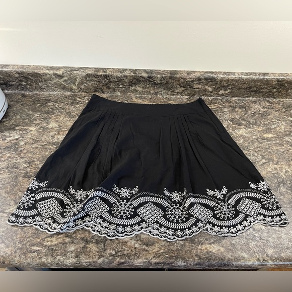 Speechless Juniors  Black A-Line Skirt with White Embroidery Size 9 - Picture 1 of 7
